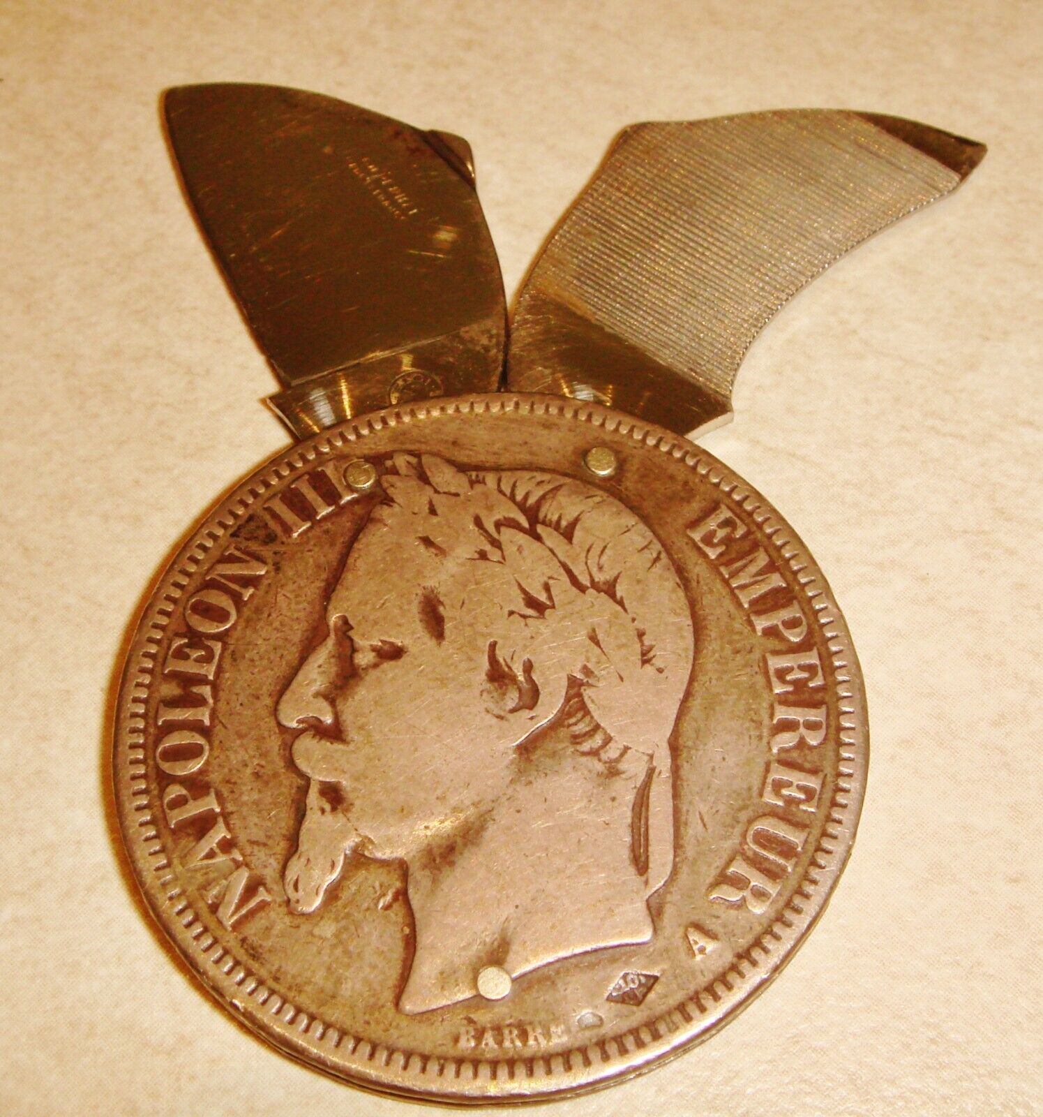 VTG  EMPERIUR  NAPOLEON III  ELOI PERNET FRANCE 1867  COIN NAIL KNIFE .......