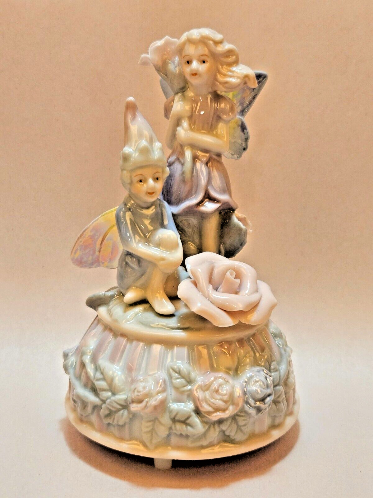 NWB Simson Giftware Porcelain Fairy and Roses Musical Figurine 5-1/4