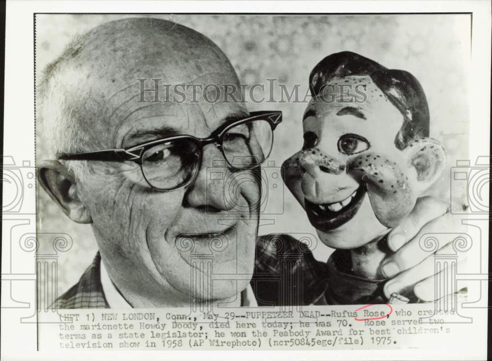 1975 Press Photo Puppeteer Rufus Rose with Howdy Doody - kfp13255
