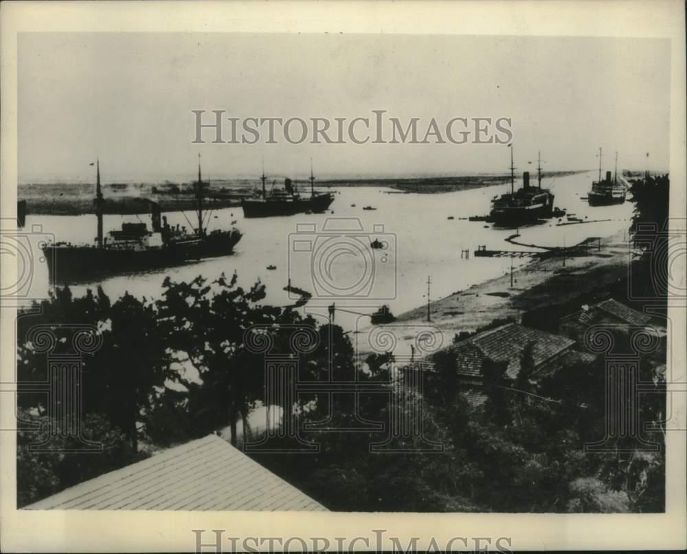 1940 Press Photo Ships in the Suez Canal near Port Said - mjc28895