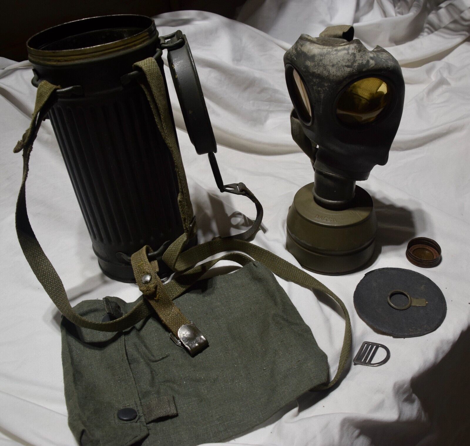 WWII German Gas Mask with canister and bag DAGSA