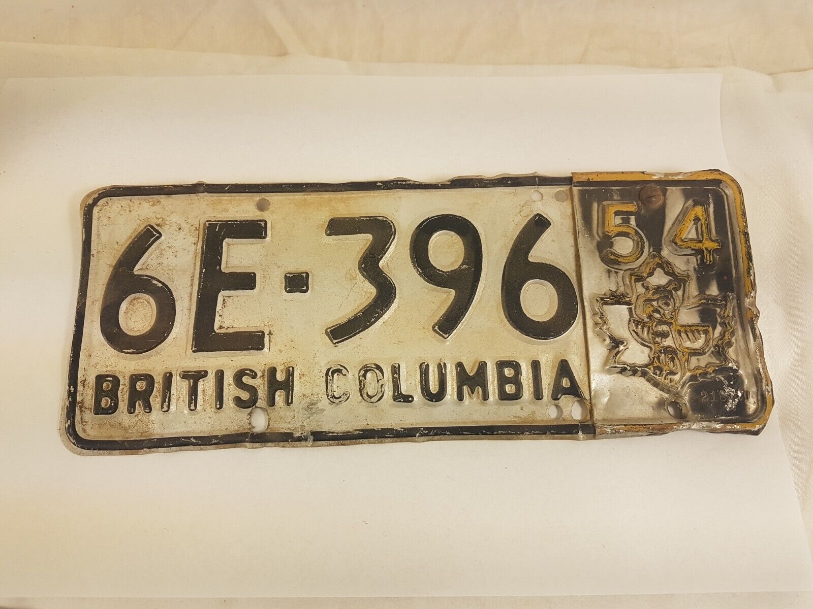 1954 British Columbia Canada License Plate Tag 1952 6E-396