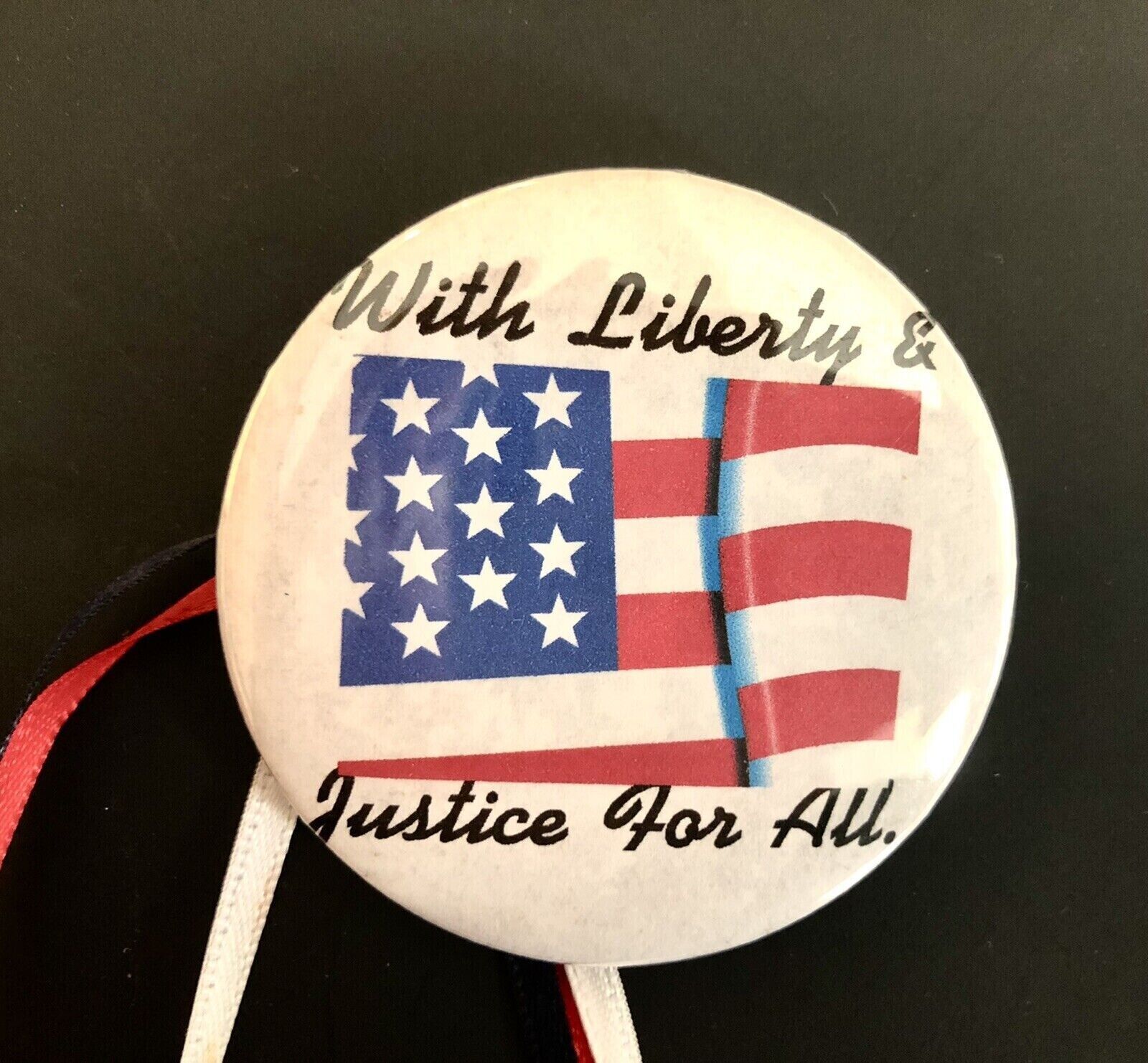 PATRIOTIC USA AMERICAN FLAG LIBERTY & JUSTICE FOR ALL PIN BACK/ BADGE