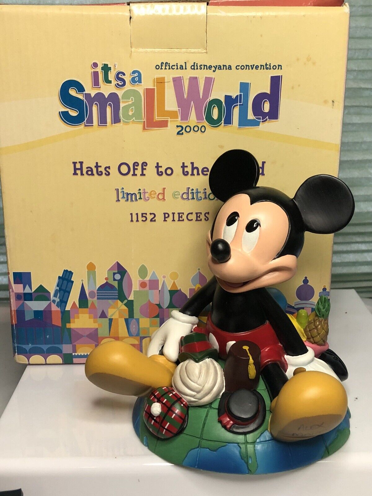 New Disneyana Convention 2000 Mickey Mouse Hats Off Its A Small World LE 1152