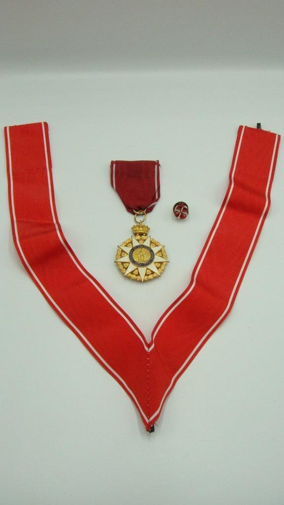 VTG - Society of Colonial Wars 1607-1775 Fortiter Pro Patria - Medal Pin Ribbon