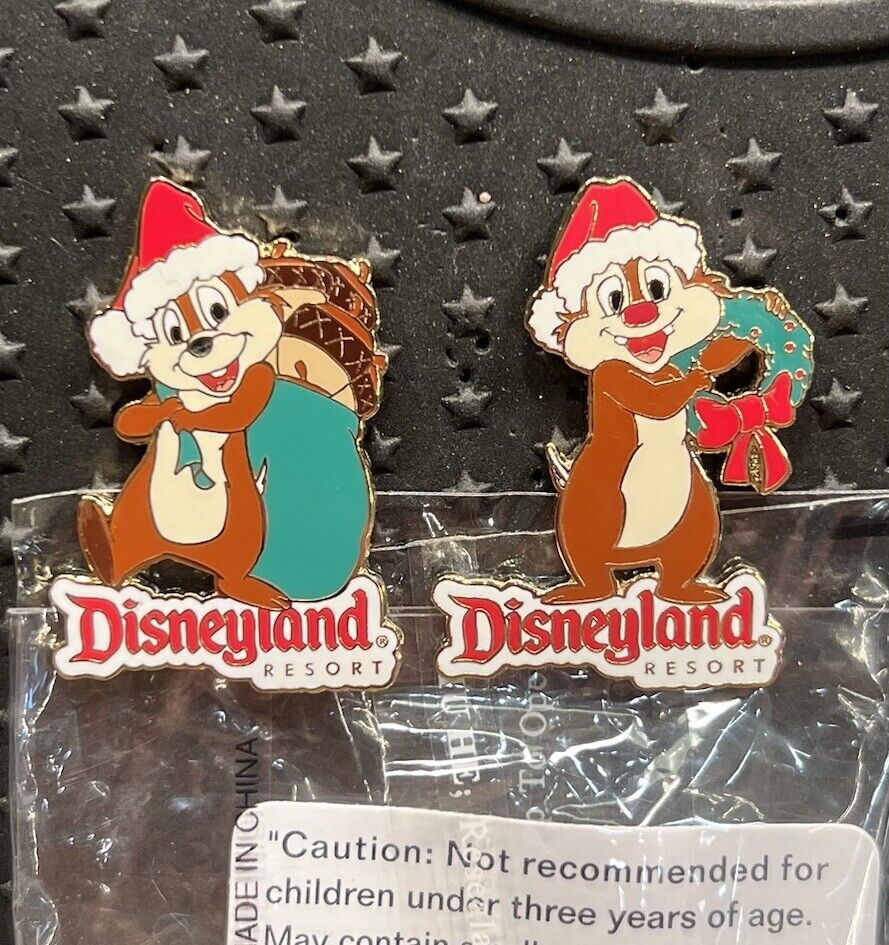 Rare 2004 Disneyland DLR Christmas Chip & Dale Wreath & Nuts 2 Pin 35508 35509