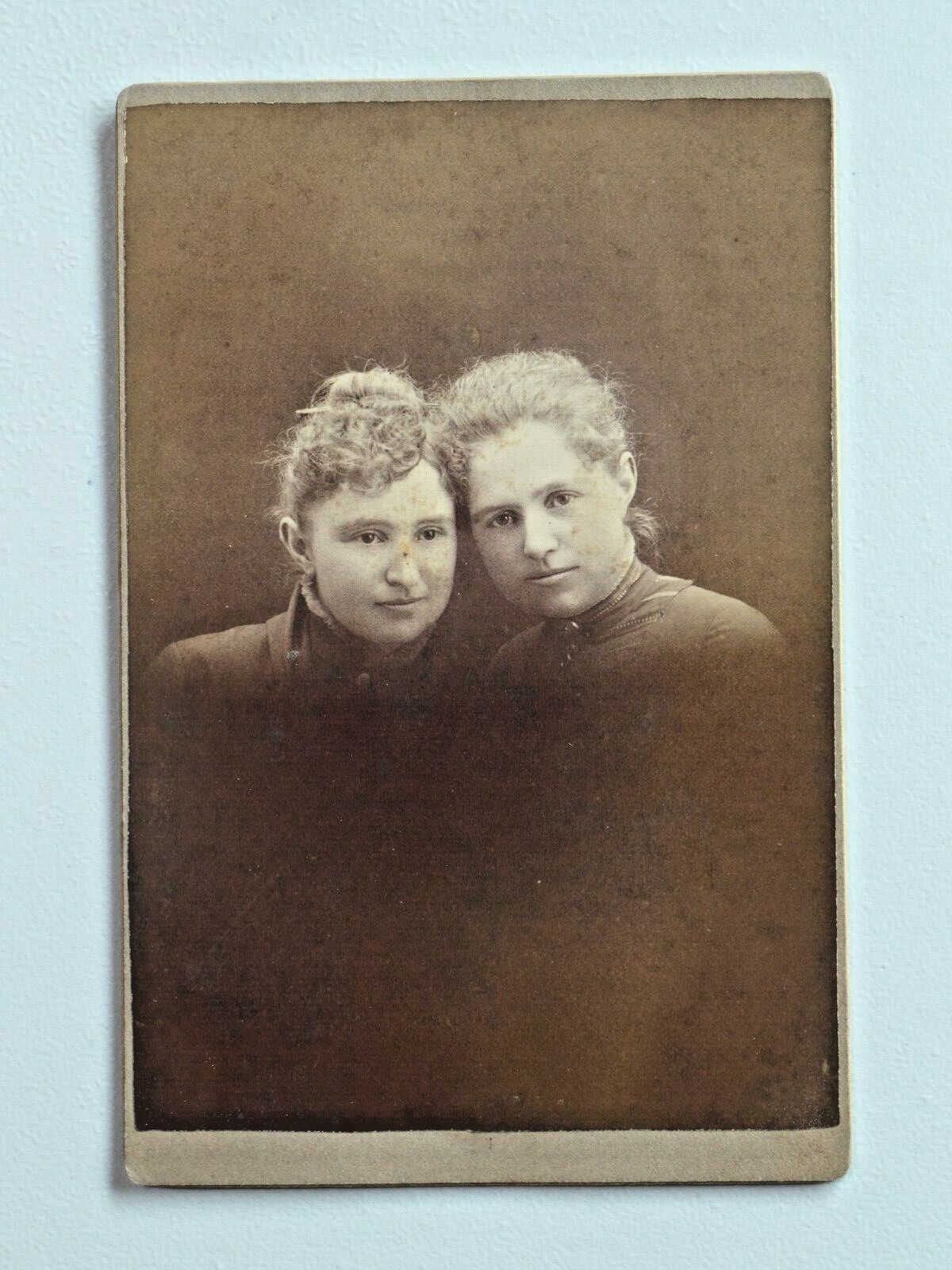 Antique Cabinet Photo Card Young Women Sisters? by E.S. Hall 1888 Hoopeston, IL