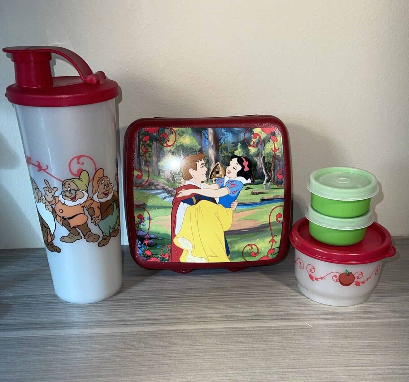 Tupperware Disney Sparkly Glitter Snow White Lunch Set and Green Smidgets New 