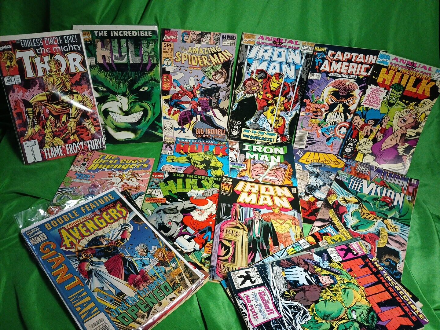 Marvel Comics Lot Of 30 Avengers Iron Man Thor Hulk Cap Vision War Machine LOOK