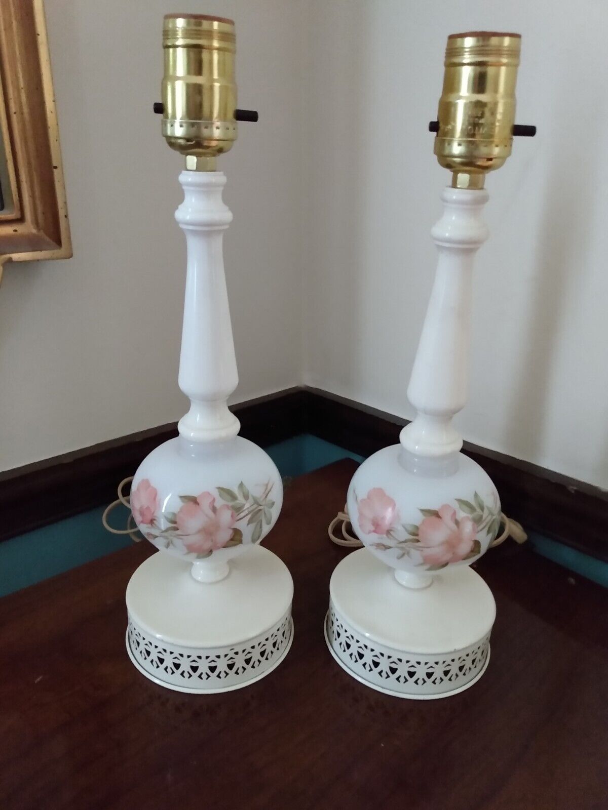 Set Pair 2 Vintage Milk Glass & Toleware Table Desk Bedroom Parlor Lamps Roses
