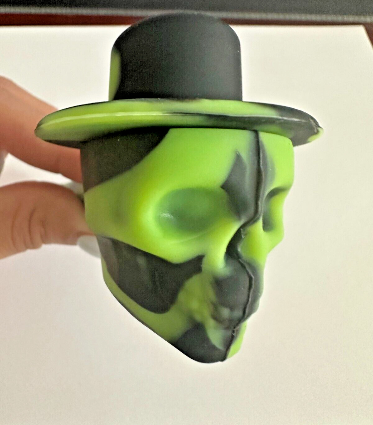 4.5″ Silicone Hand Pipe Skull Design Black and Green Travel Size