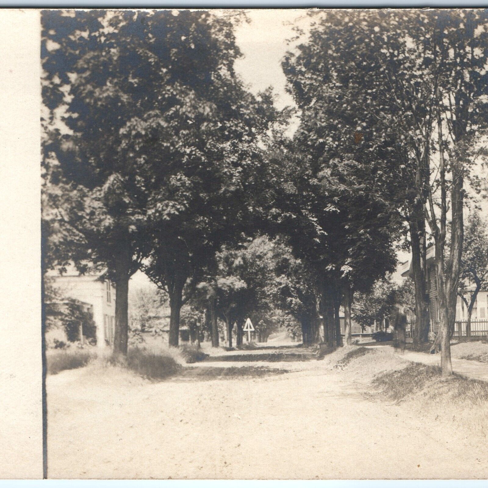 c1900s UDB Unknown Town RPPC Dirt Road Residence Street View Ghost Photo PC A151