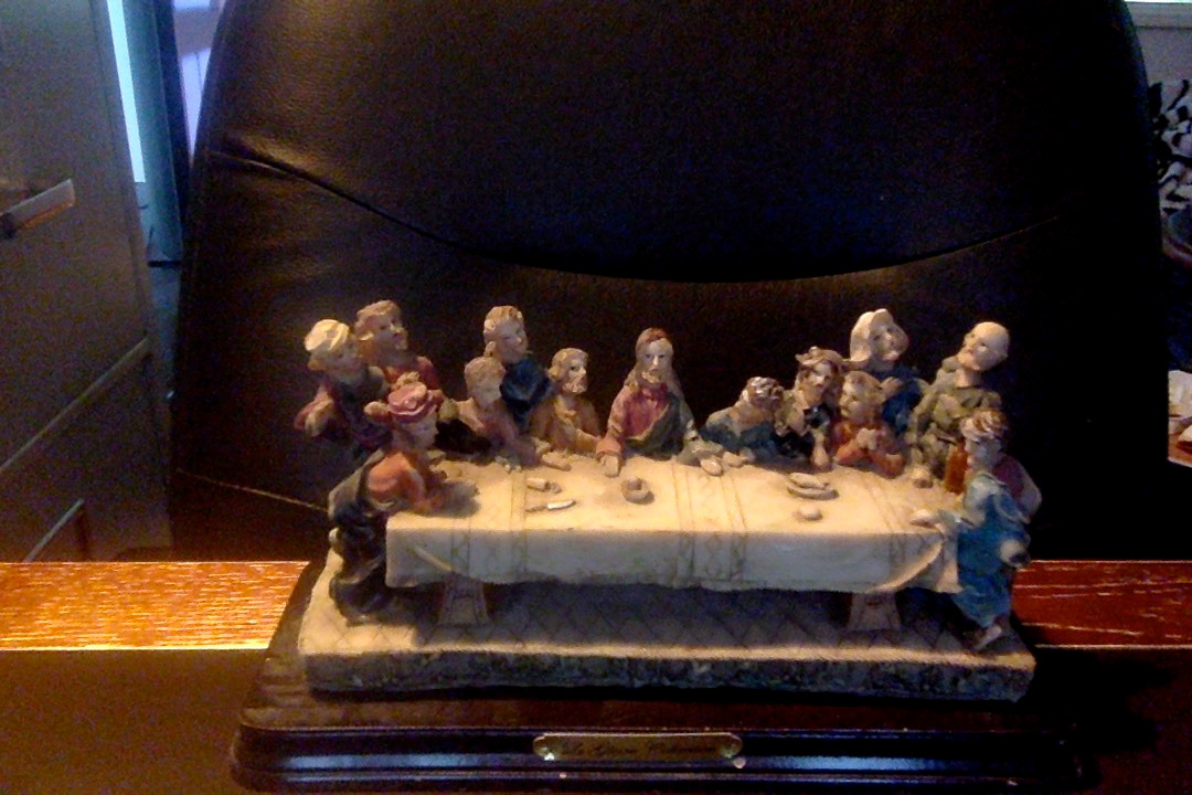 Last Supper Sculpture of Jesus and Disciples at the Table
