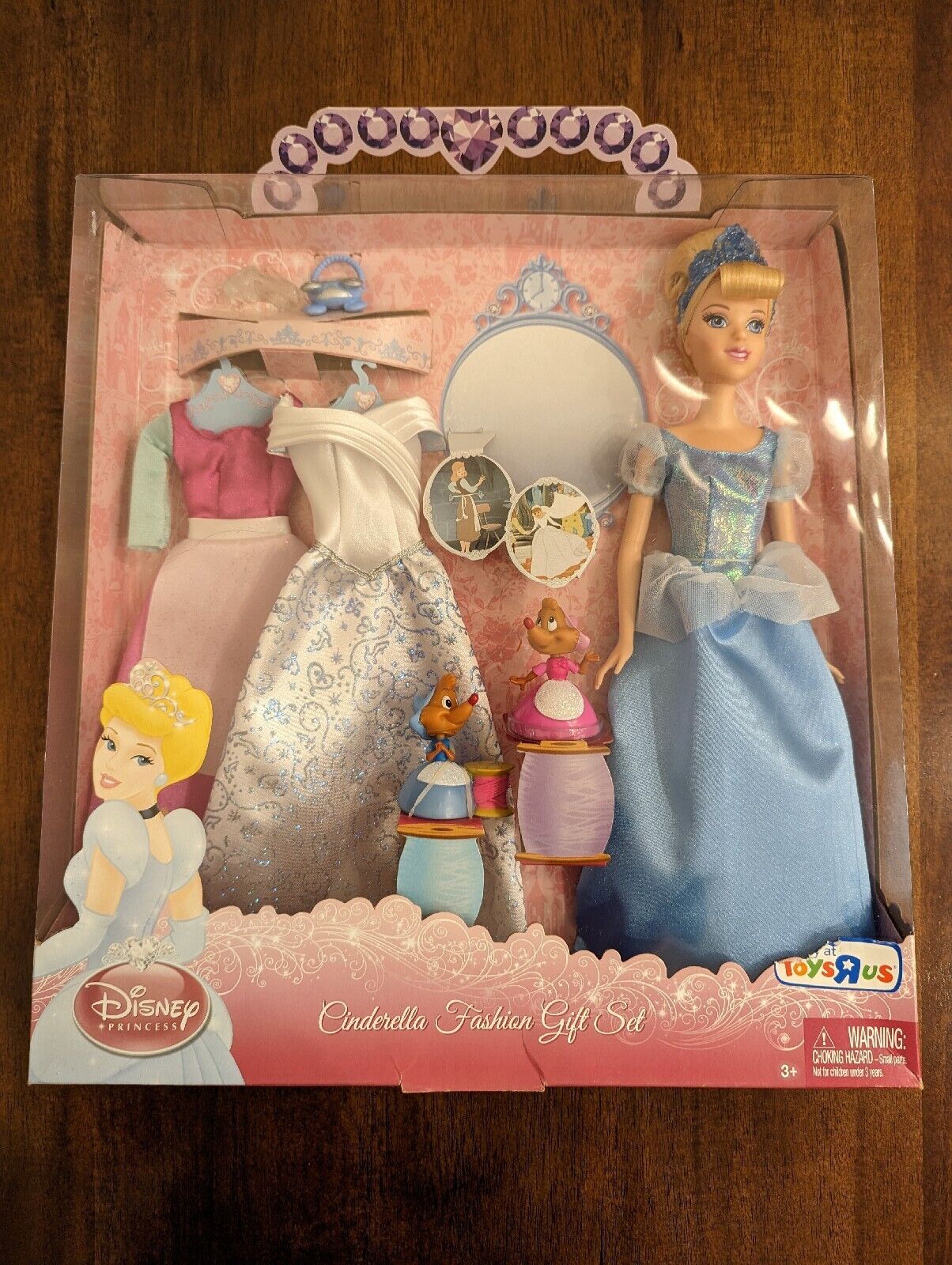 2010 Disney Princess Cinderella Fashion Gift set With Two Extra Dresses,two Mice