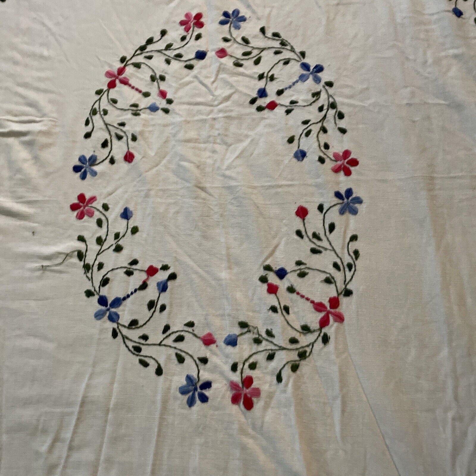 VINTAGE HAND EMBROIDERED TABLECLOTH COVERLET Quilt Topper FLOWER 94x62