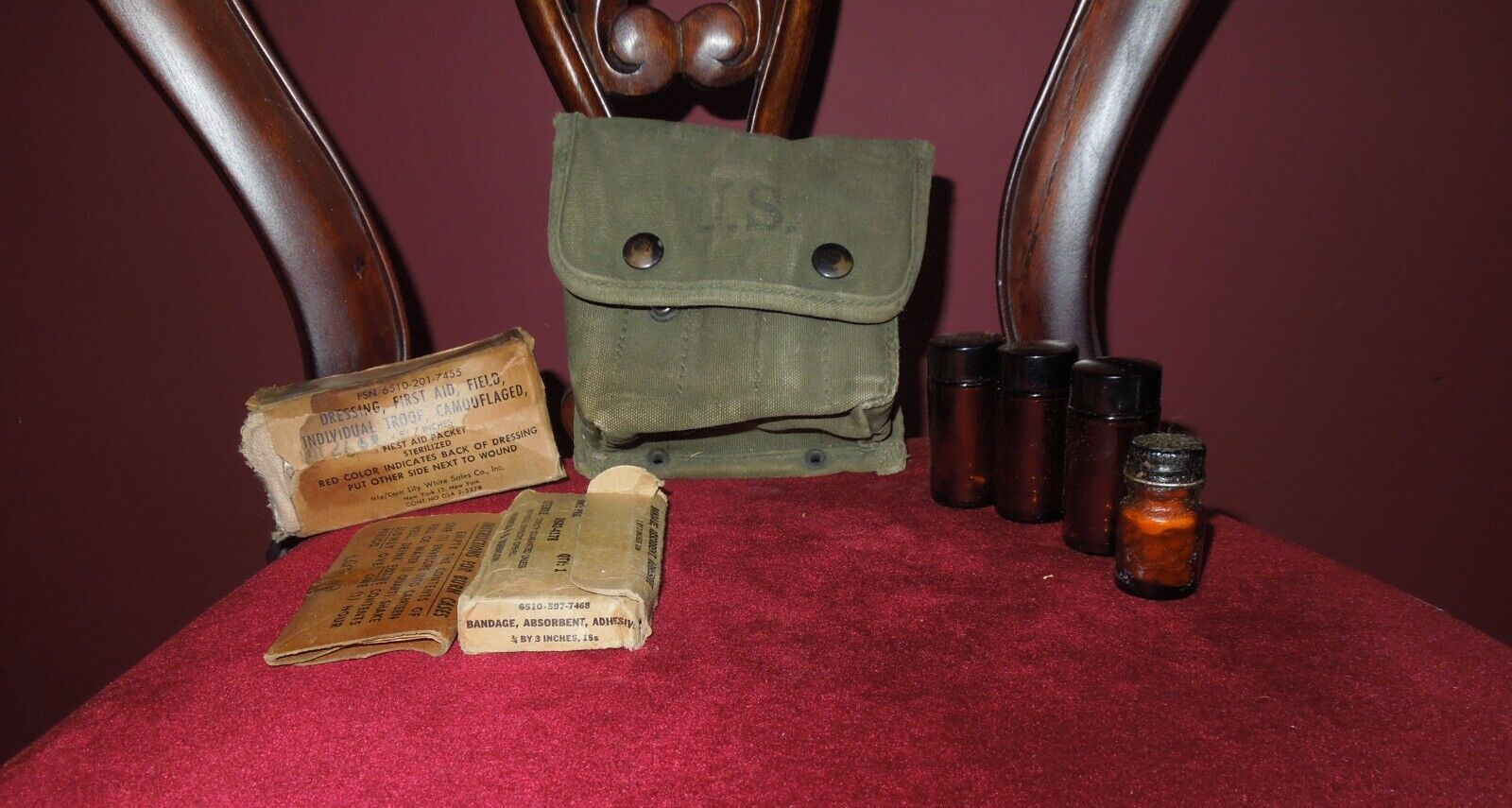 Genuine WW2 US Army Medic Pouch with original bandages & bottles