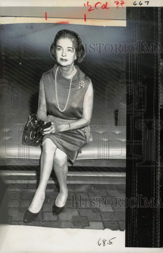 1965 Press Photo Actress Joan Bennett at hotel in Juarez, Mexico - kfa04340