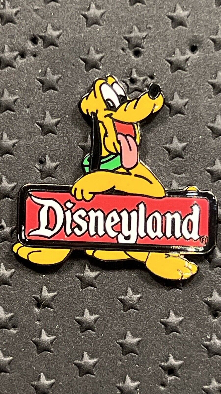 DL Disney Pin Pluto 2000 Disneyland Sign Logo Dog Vintage Pin 1785