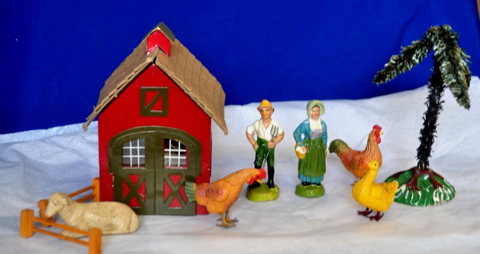 ANTIQUE VTG 10 PC GERMANY DIORAMA FIGURES HOUSE, PALM TREE, CHICKENS, LAMB, MORE