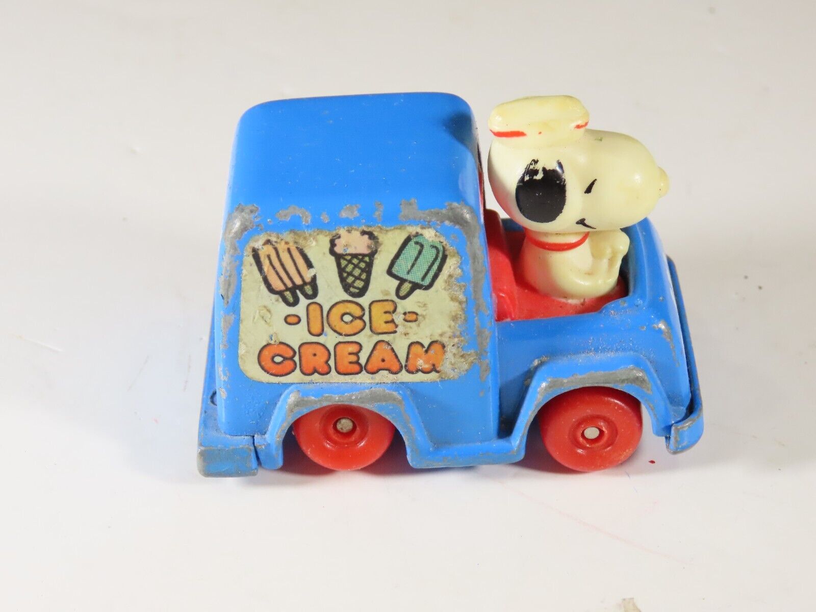 Vintage 1966 Ice Cream Snoopy Die Cast Truck Peanuts C2108