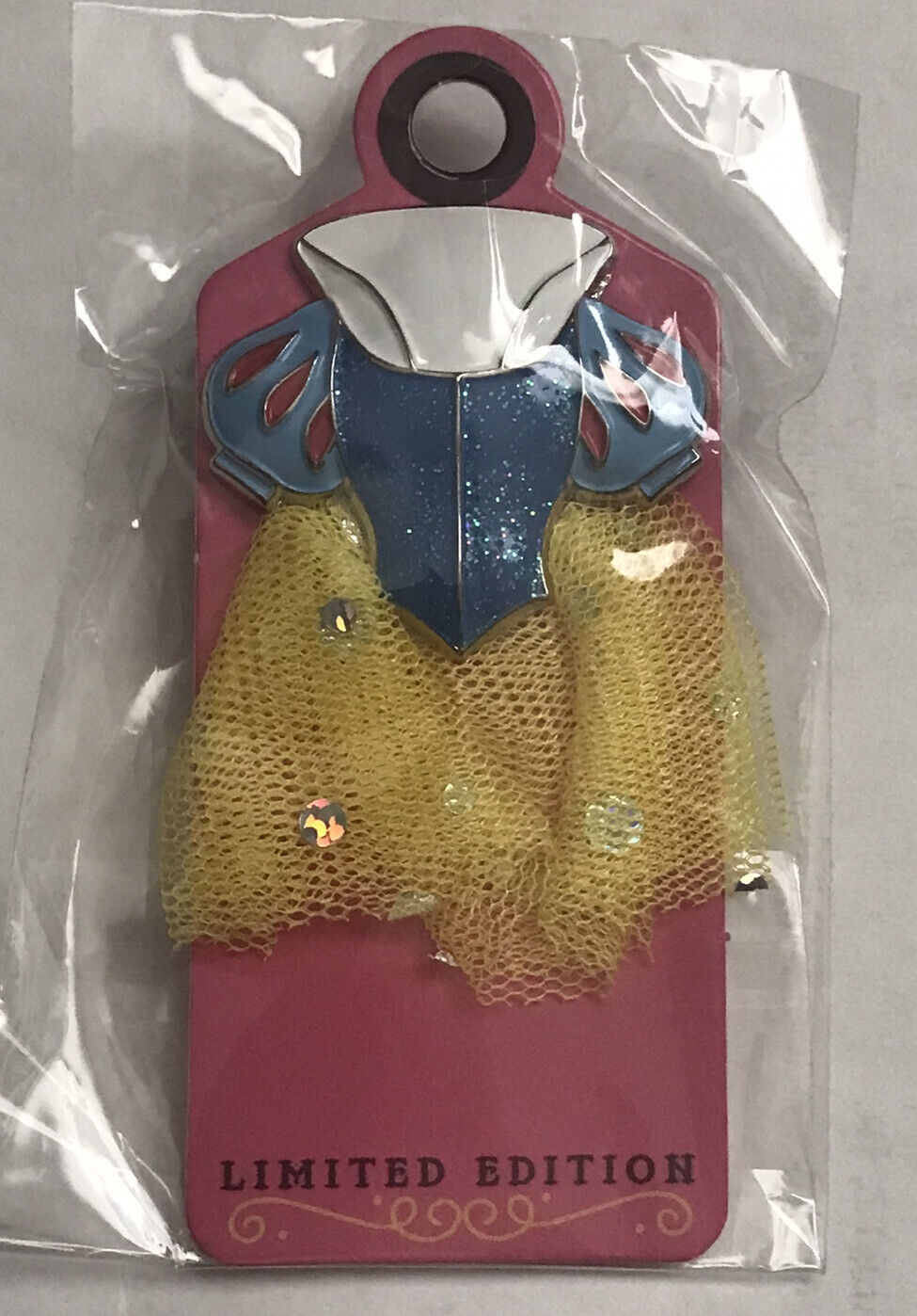 NEW Disney pins HKDL Hong Kong Princess Dress Pin Snow White New Release LE400