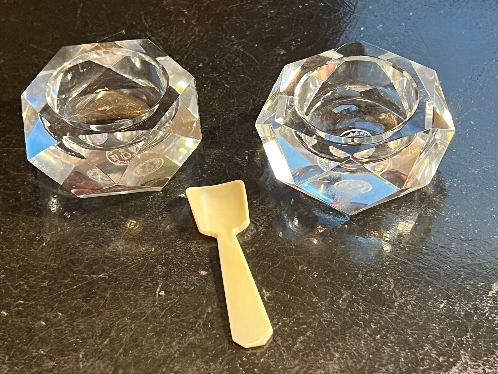 UNIQUE BACCARAT FRANCE 2 CRYSTAL SALT AND PEPPER TINY BOWLS WITH SPOON IN BOX