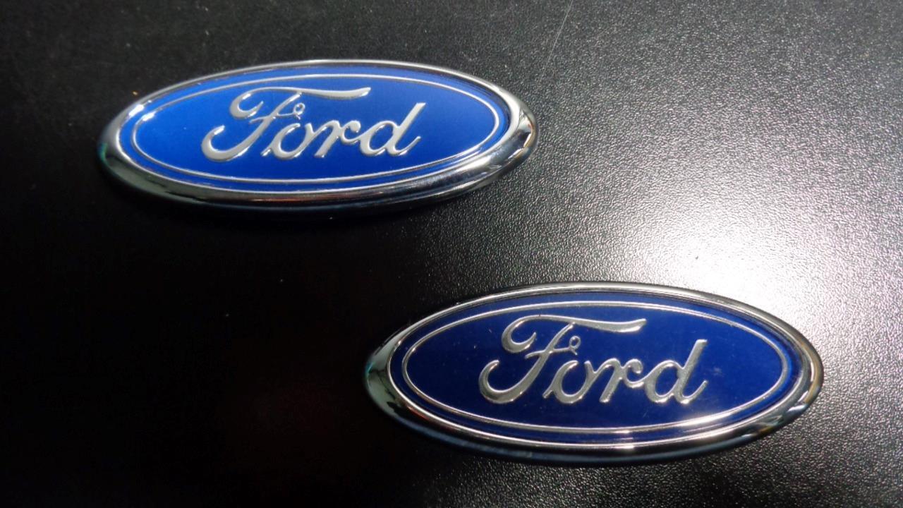 2 FORD CHROME PLASTIC OVAL EMBLEMS F8SB-6342550-AA NEW OLD STOCK BLUE CENTERS