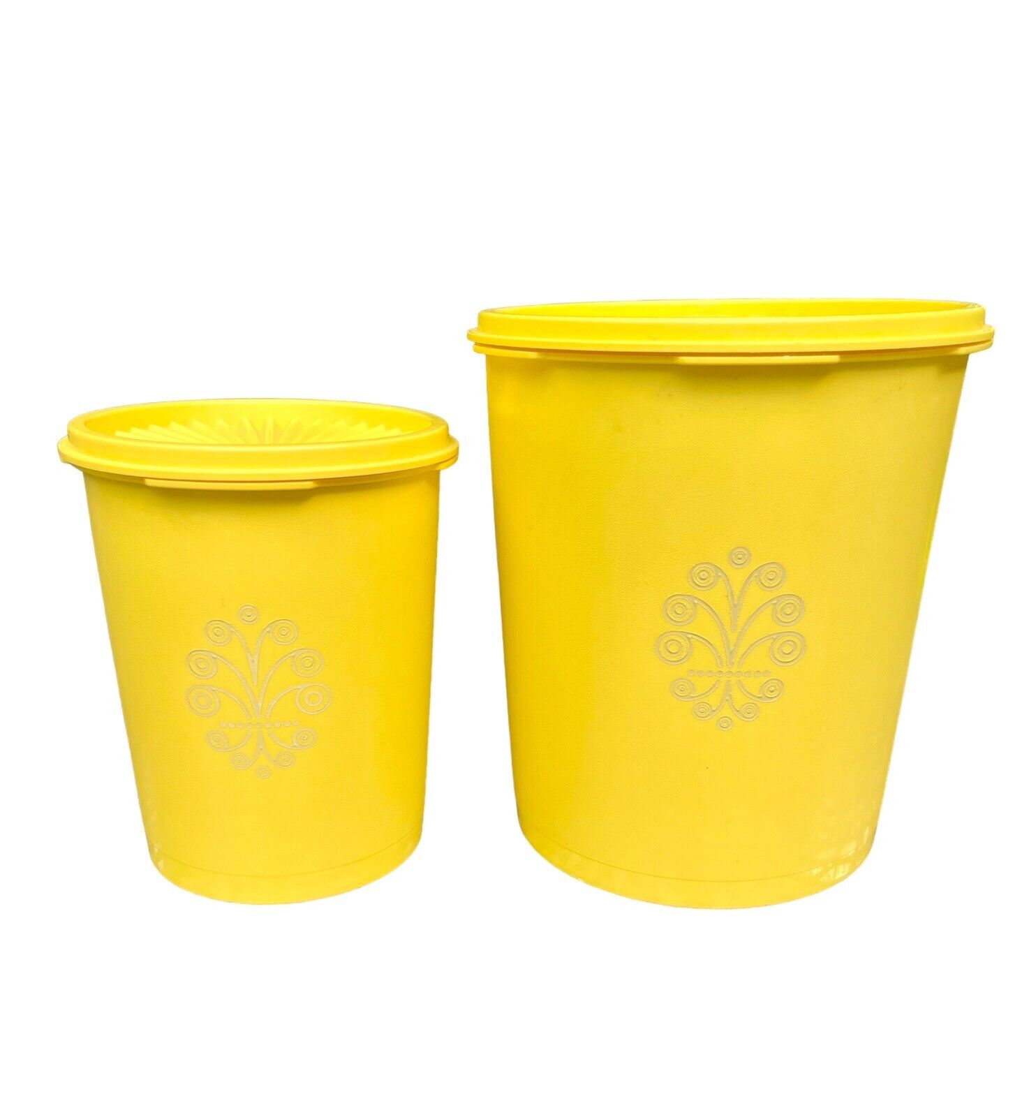 2 Vtg 70s Servalier Tupperware Yellow Canisters & Lids 807-7 811-13 6.5” & 5”