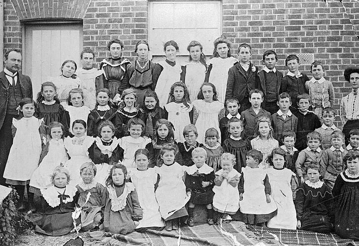 1905 Pupils and teacher at the Euston School Australia OLD PHOTO