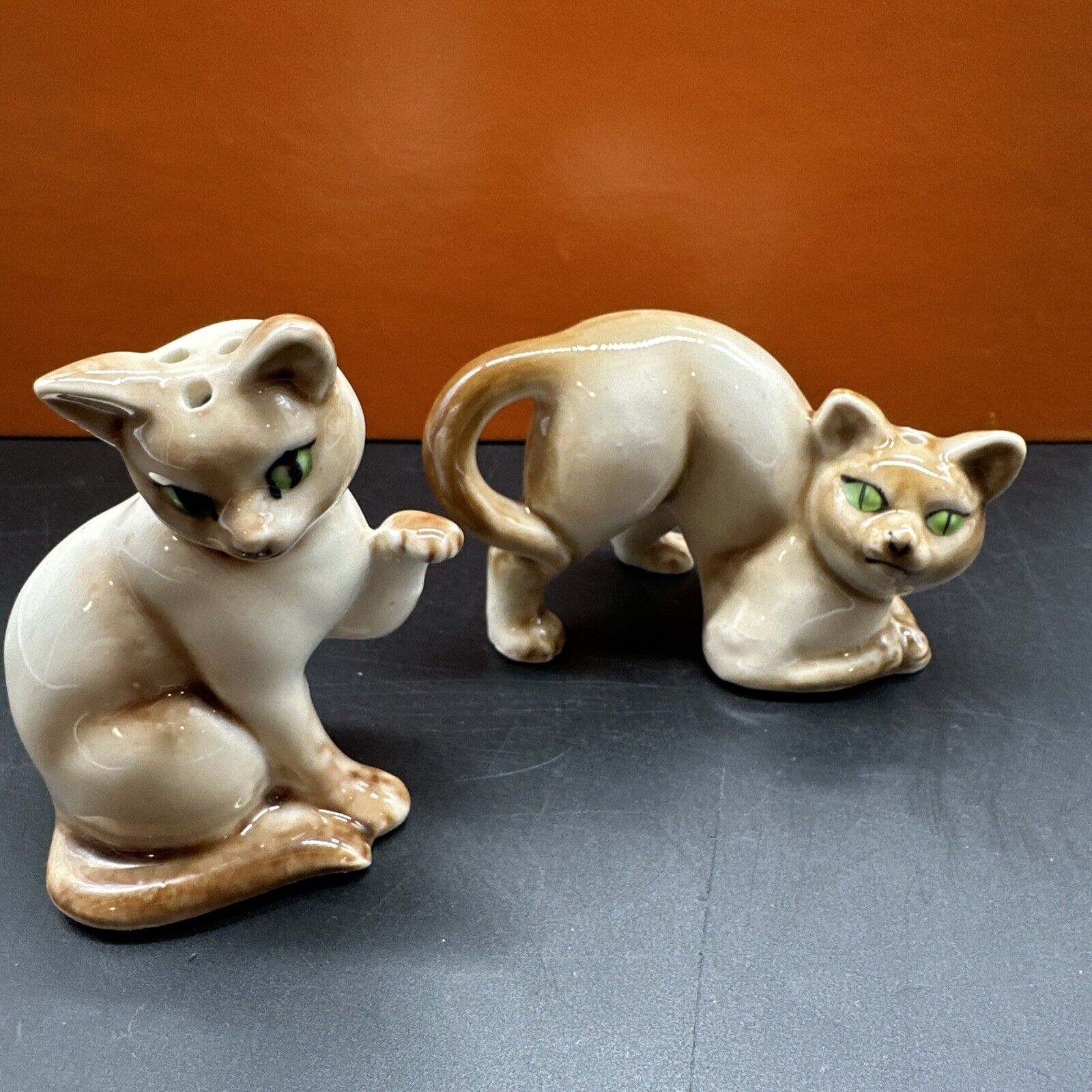 Vintage Mid Century MCM Ceramic Siamese Cats Green Eyes Salt & Pepper Shaker Set