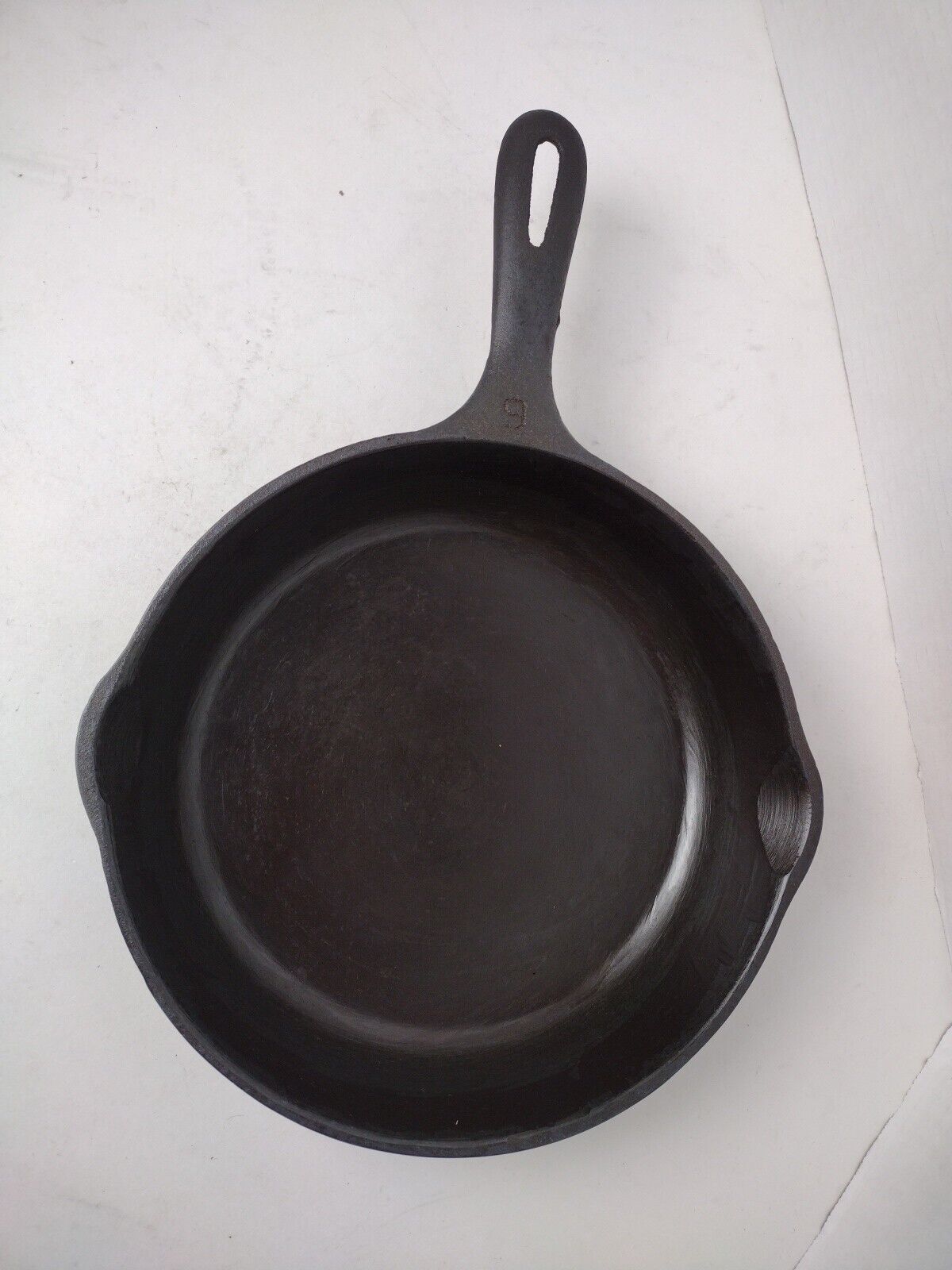 No. 6 Unmarked Wagner Ware 9 Inch Cast Iron Skillet
