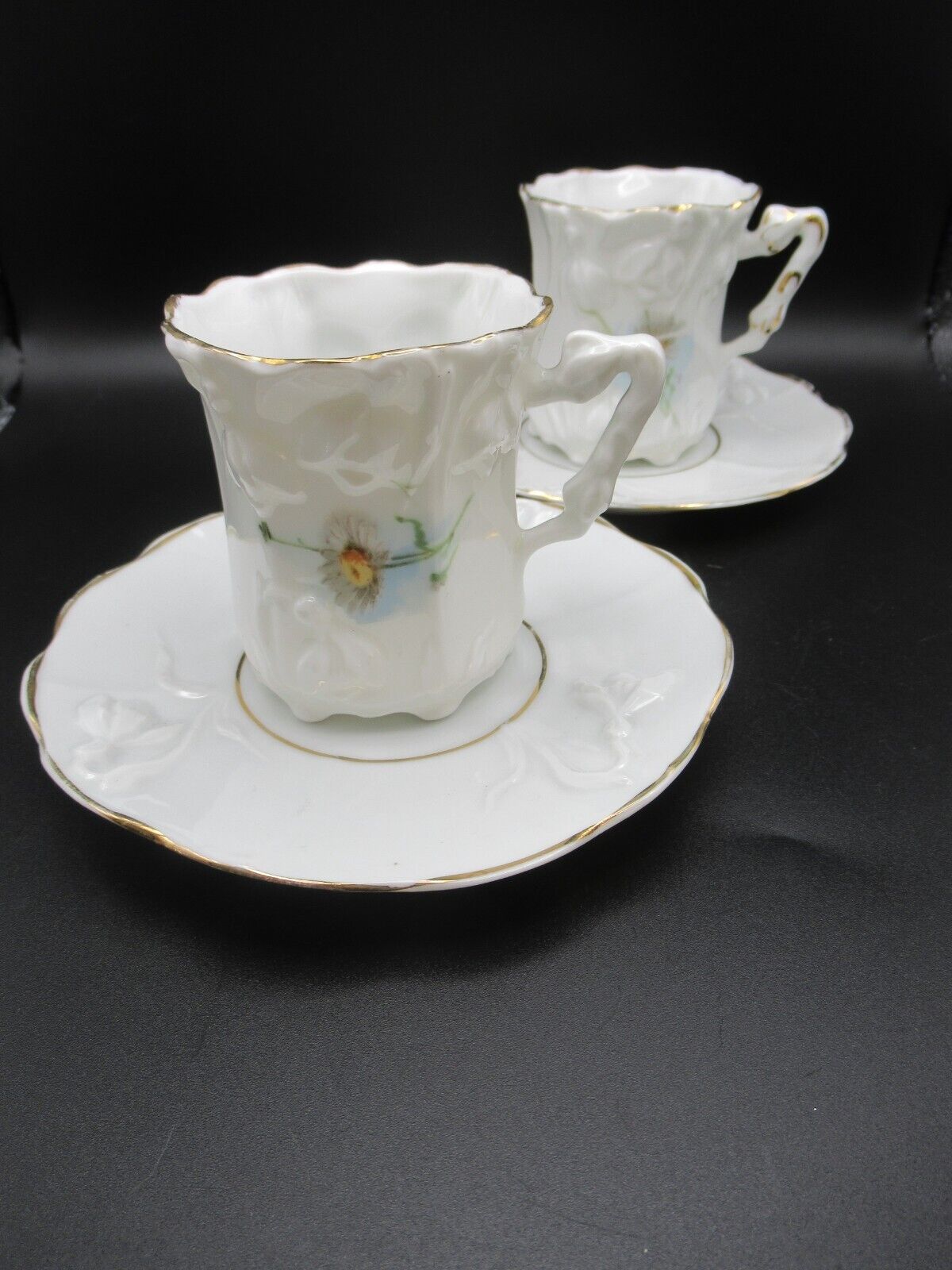 Antique delicate Austrian porcelain 2 tea cups saucers daisies scallop edge