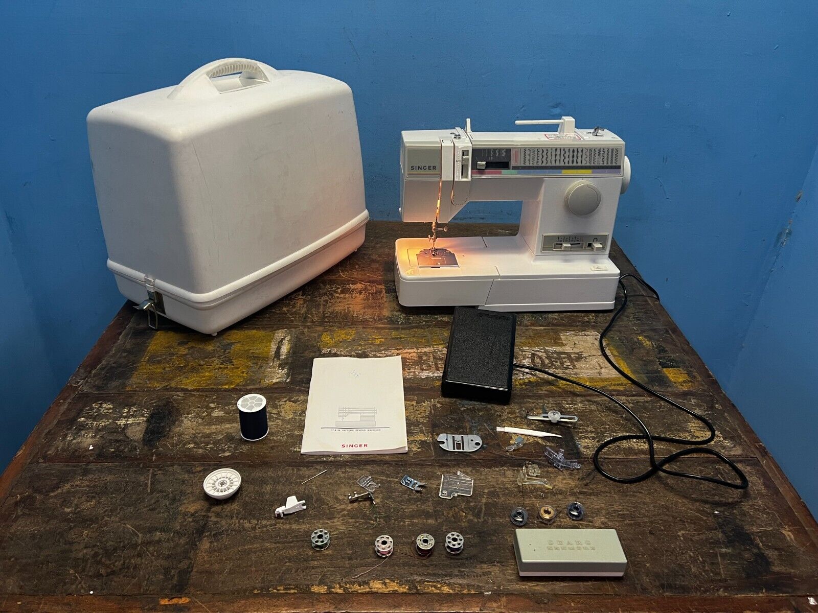 Vintage Singer 9134 Sewing Machine w/ Pedal, Manual and Original Case