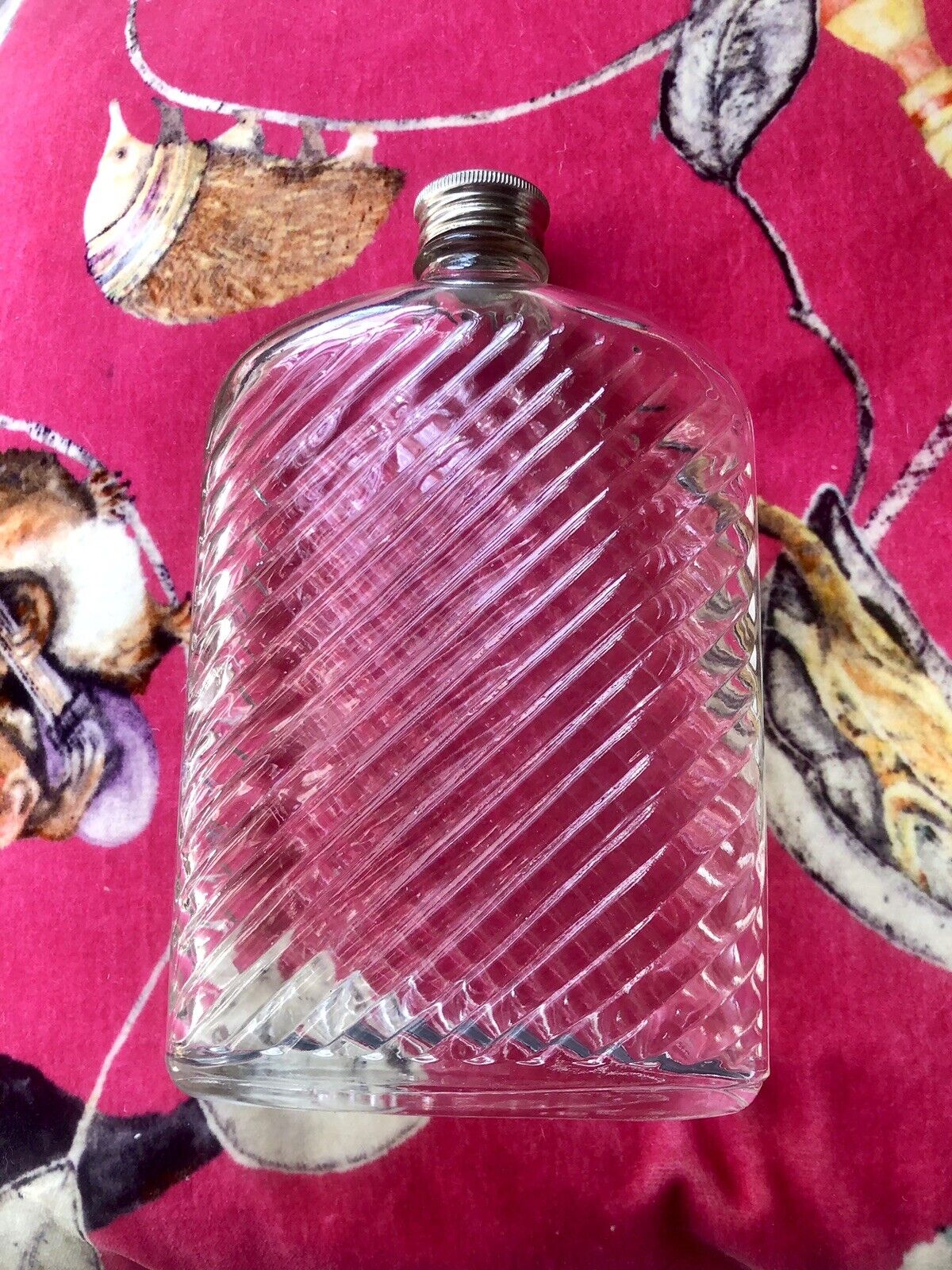 RARE Vintage LRG 6.5” Universal Diamond Pattern Curved Glass Hip Flask Pat 1927