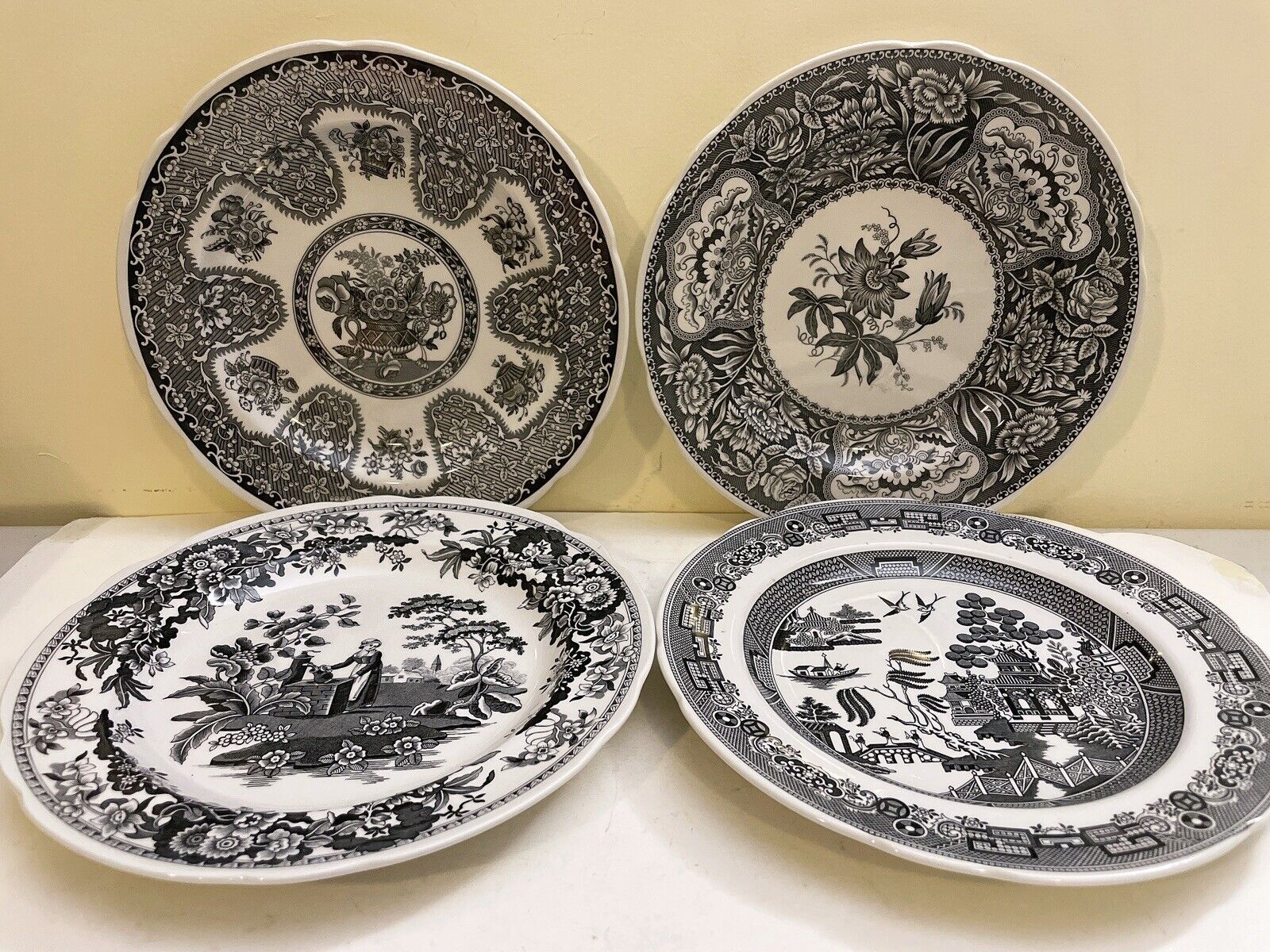 Vintage The Spode Archive Collection First Introduced Lot 4 Plates