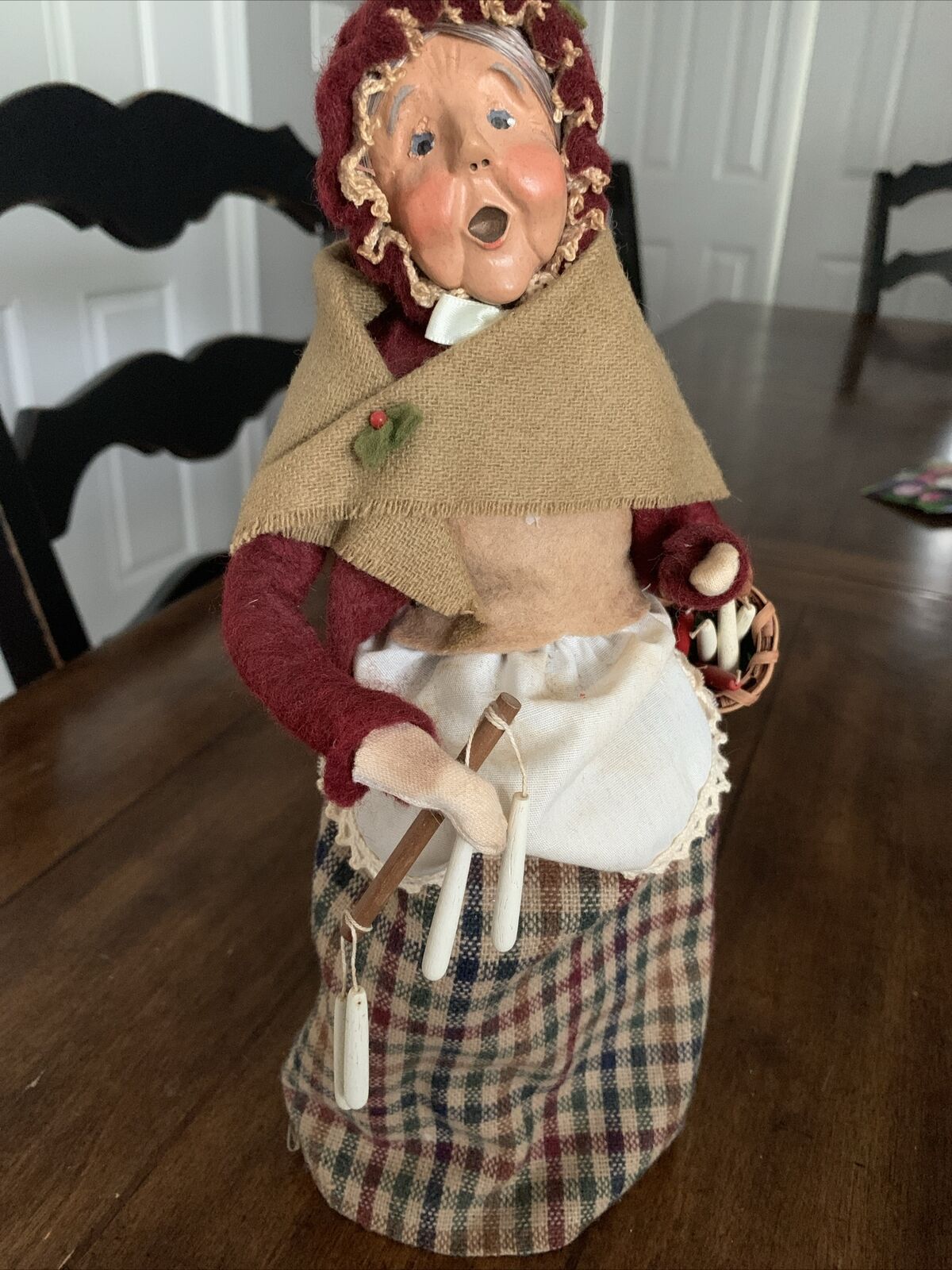 Byers Choice Caroler Woman Selling Candles 1998