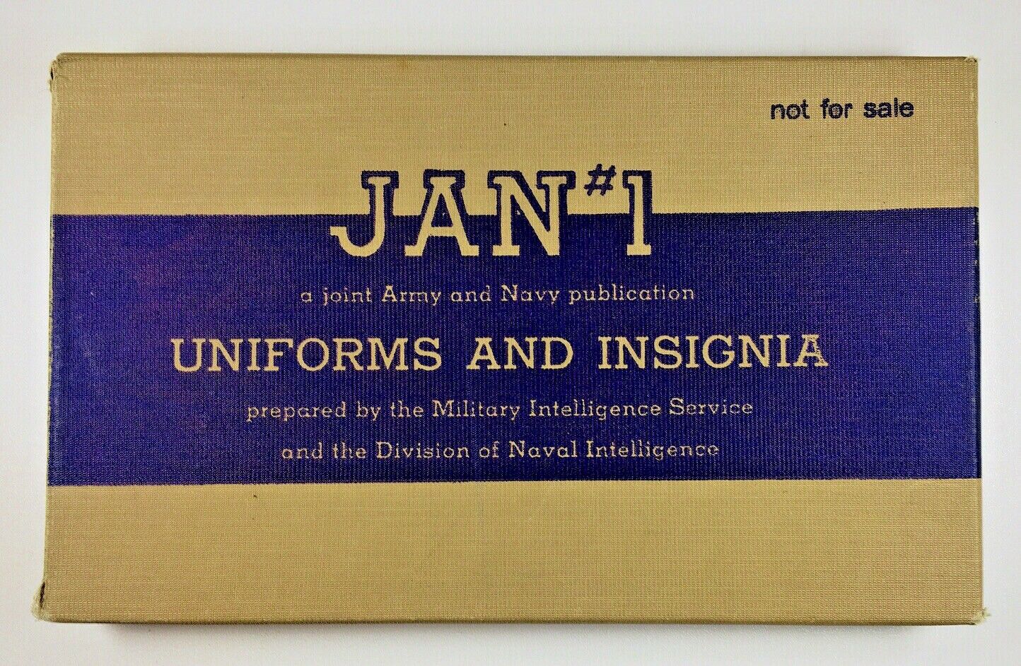 J.A.N. No 1 Publication Illustrated WWII Uniforms and Insignia Identification