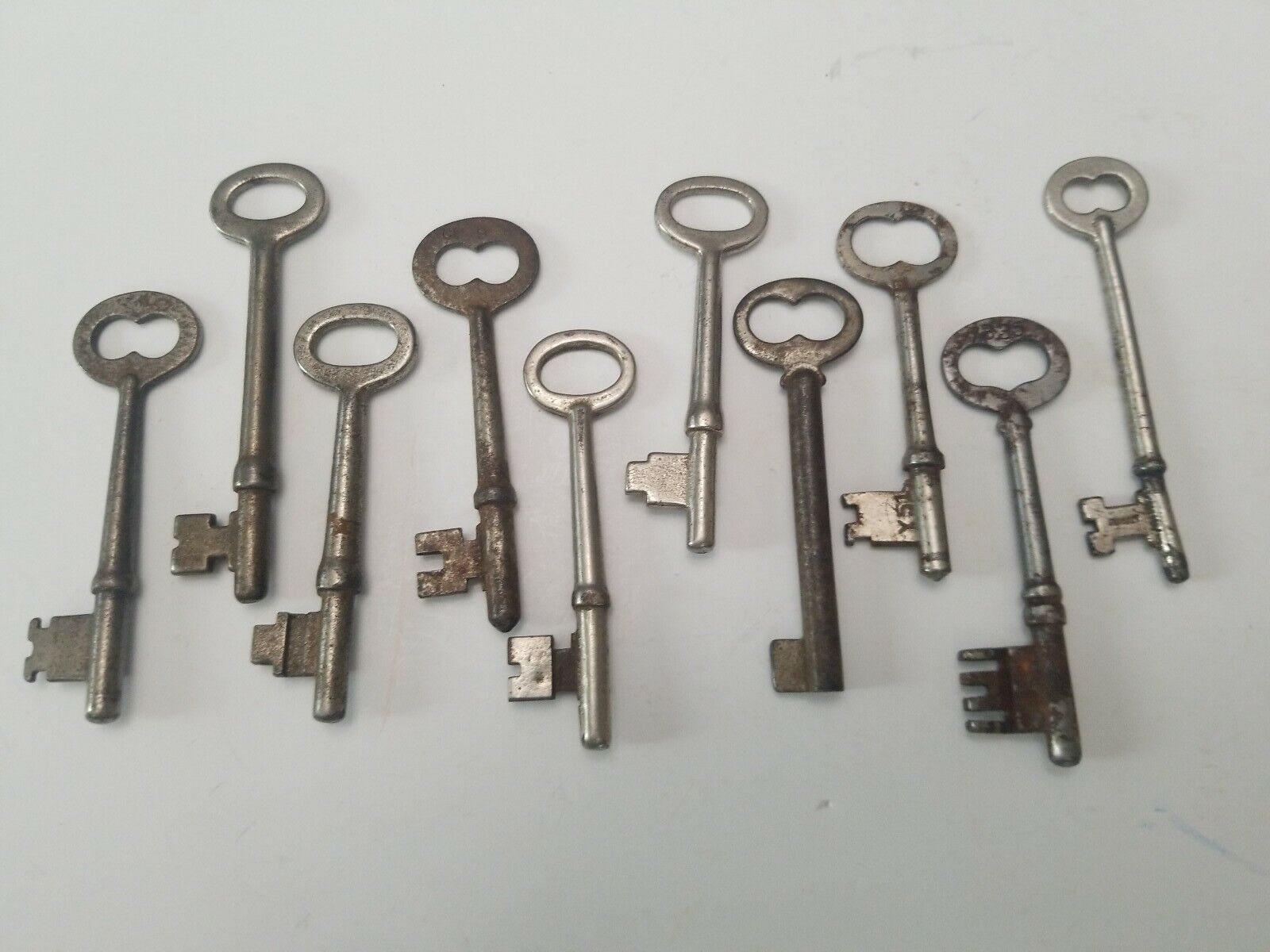 Old Solid Steel Skeleton Keys, Lot of 10, Sizes Range from 2.5\