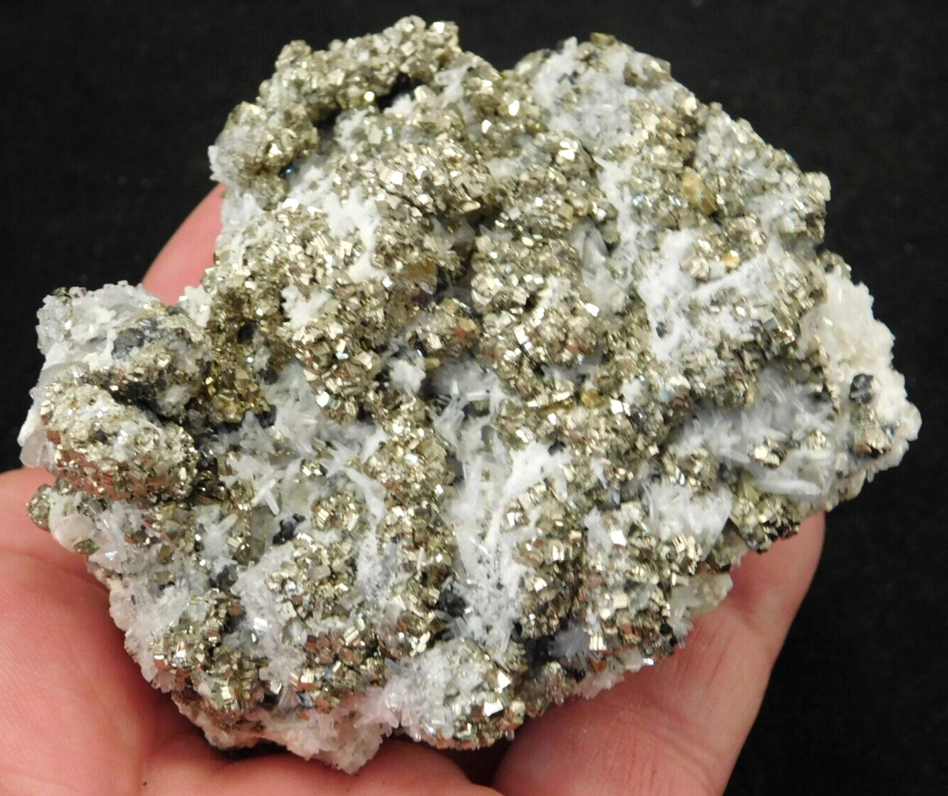Big Druzy Qurartz and Calcite Crystal Cluster with Pyrite Crystals 269gr