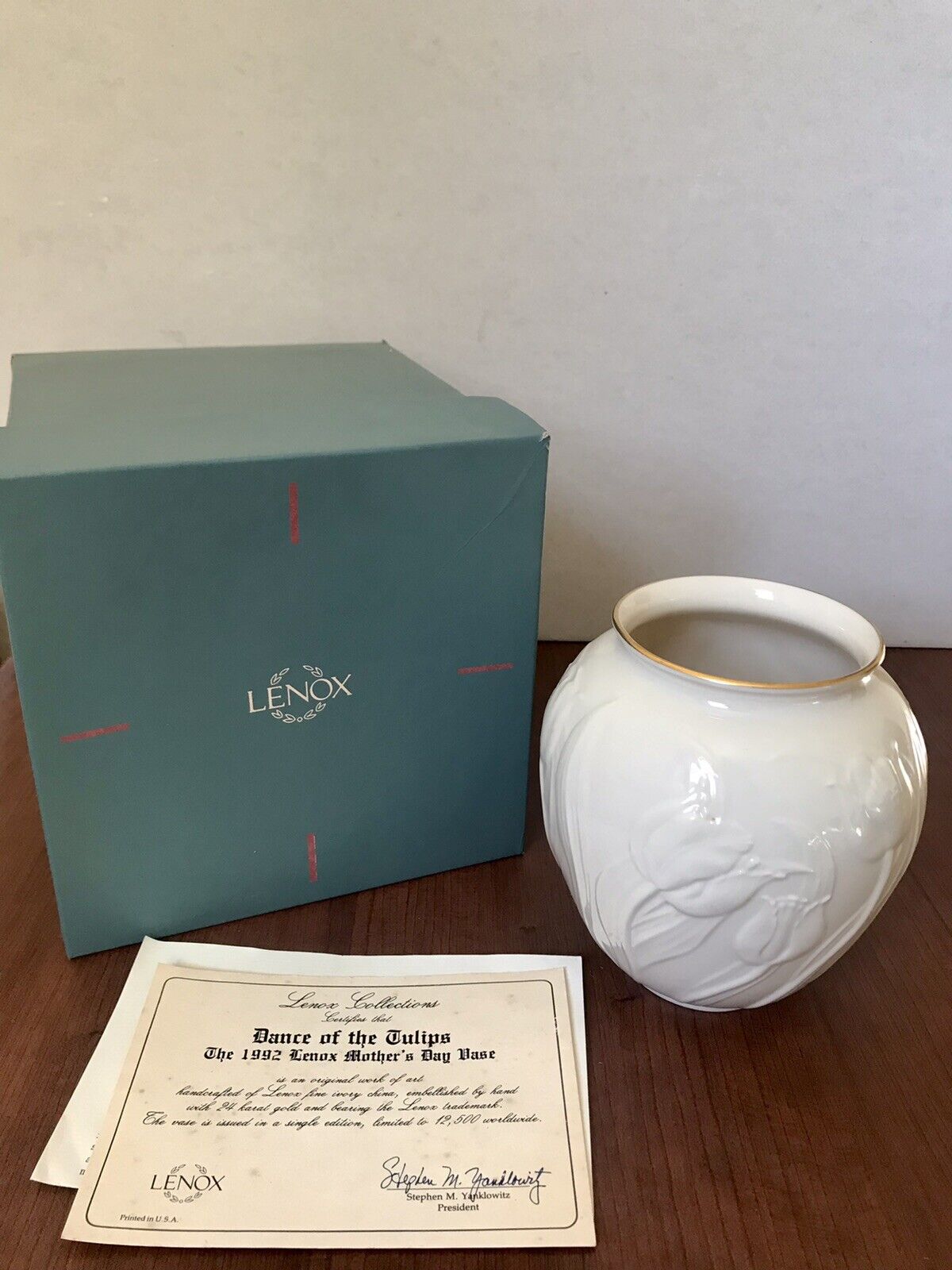 MINT Vintage Lenox DANCE OF THE TULIPS Fine China Vase 1992 WITH BOX AND COA