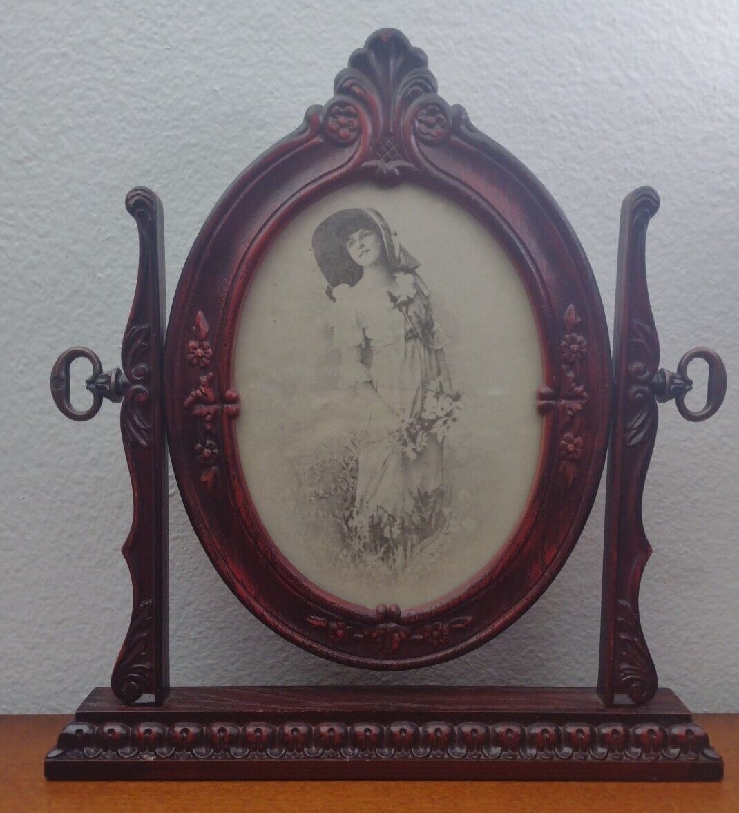 Vintage Oval Swivel Reddish Wood Picture Frame British Registered Design 1014903