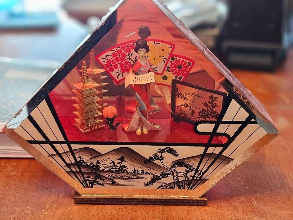 Rare Vintage Japanese Geisha Shadow Box Decor. Ornate Beautiful.