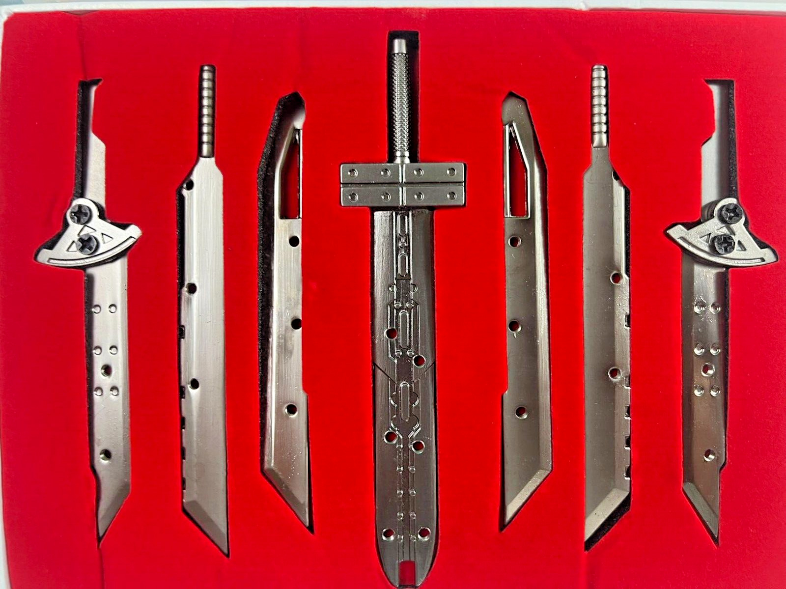 7pcs Final Game Cloud Fantasy Sword Dagger Gift Box Weapon Accessories Blade Set