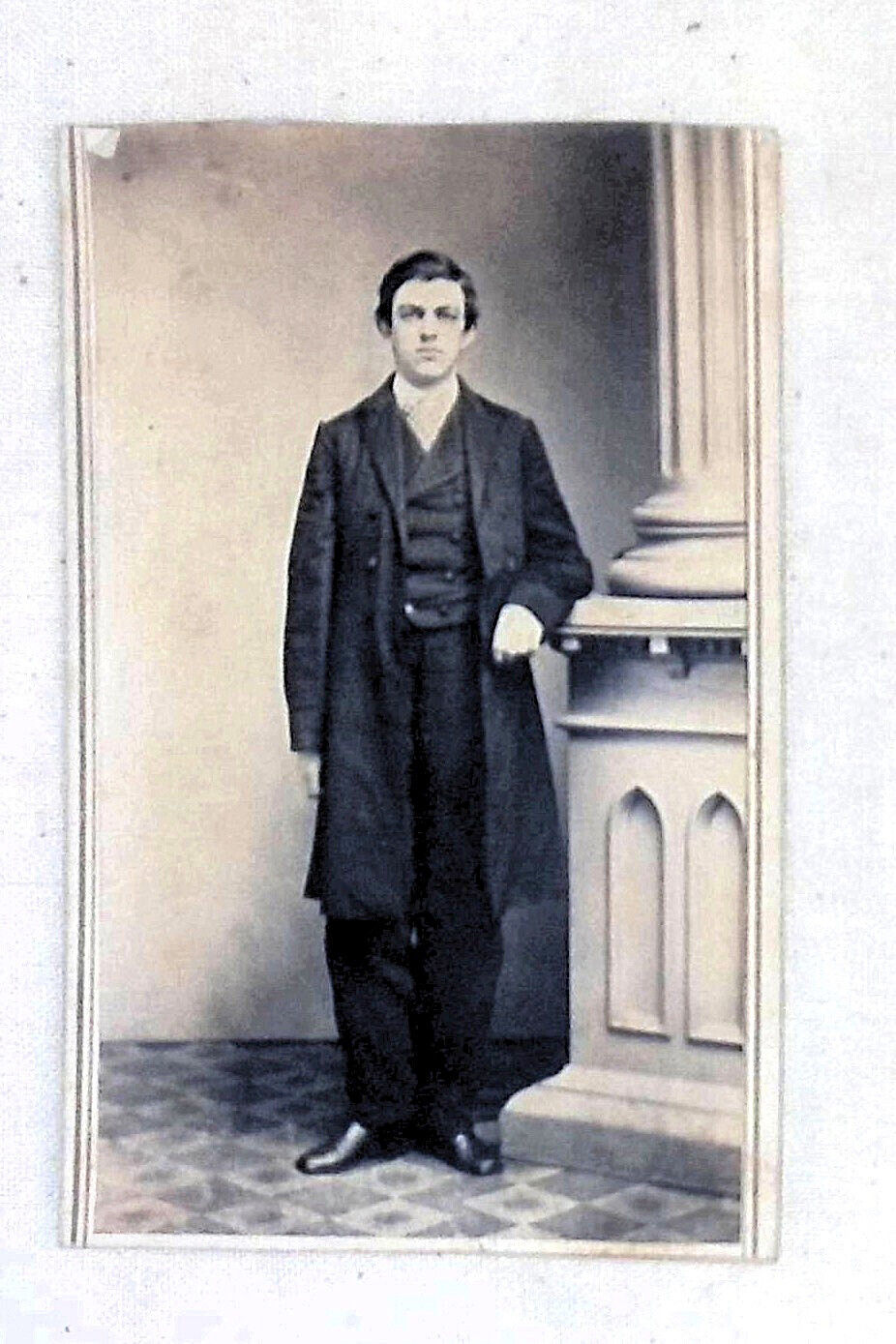 1880s 1890s Man in Suit and Coat Victorian CDV Cabinet Cart