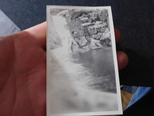VINT SNAPSHOT PHOTO,  YOUNG MEN PLAYFUL SWIMMING OR SKINNY DIPPING?, GAY INT