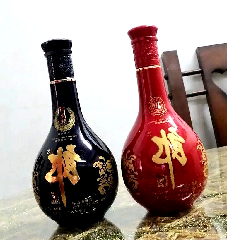 Two Beautiful Empty Liquor Bottles asian Porcelain 23 Cm QINGHAULANG Hongalong 