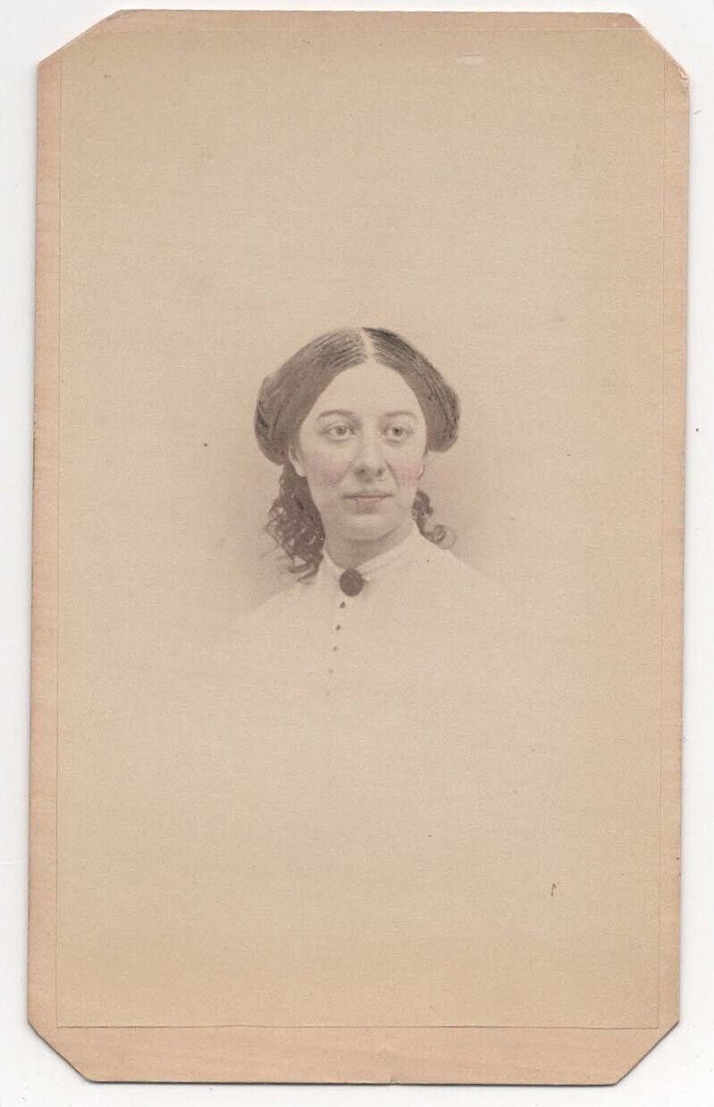 ANTIQUE CDV CIRCA 1860s  WILLIAM H. MORGAN GORGEOUS YOUNG LADY PHILADELPHIA PA.