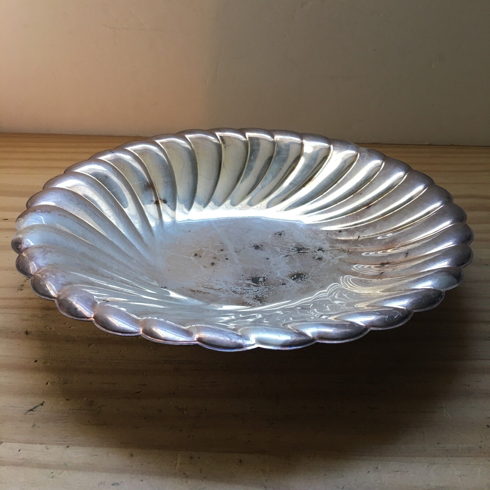 Vintage 1970s Waverly WM Rogers Silver Plated Scalloped Edge Shallow Bowl 10.5\