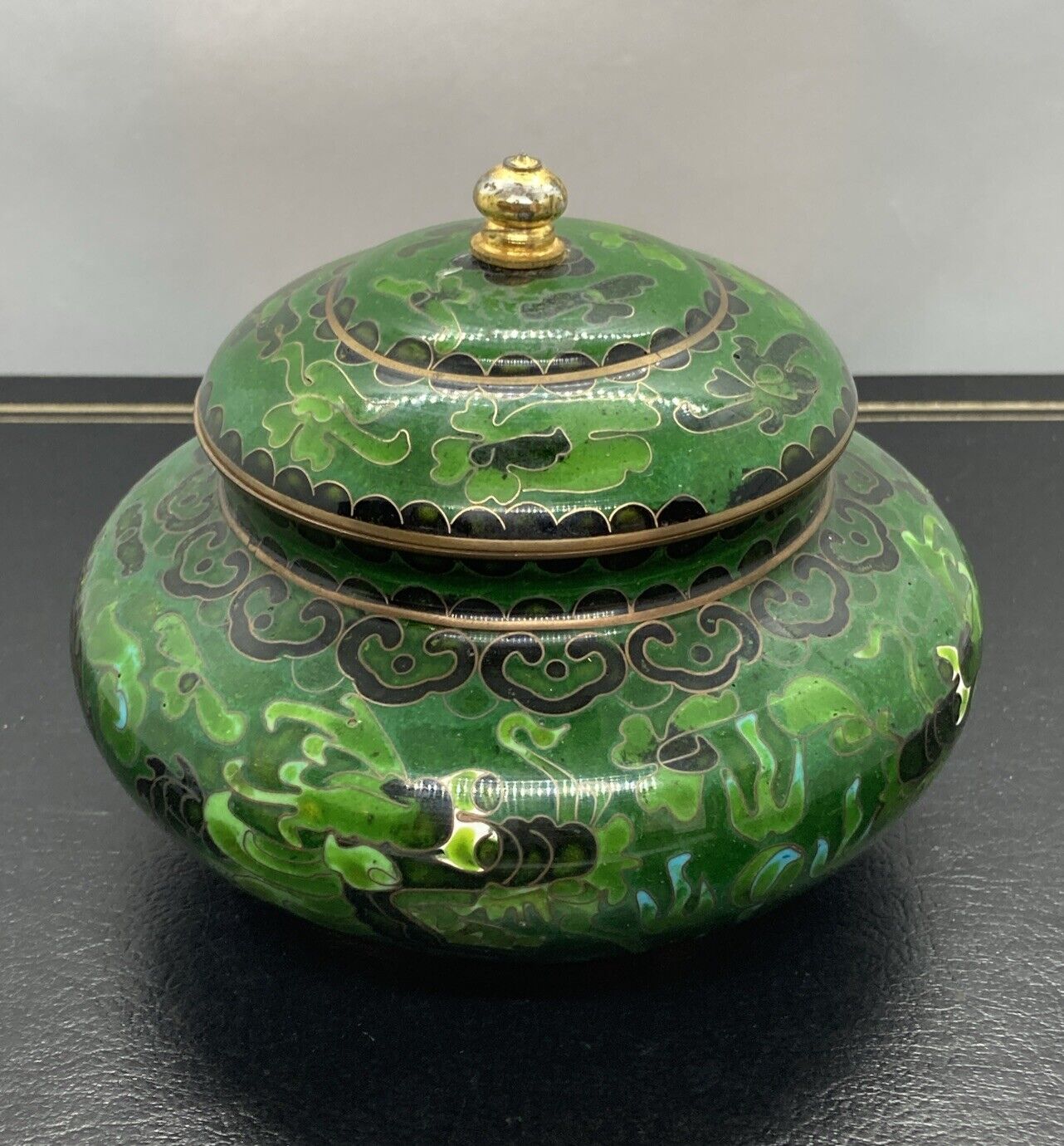 VINTAGE SHADES OF GREEN CHINESE CLOISONNE COVERED DISH 5” In Diameter