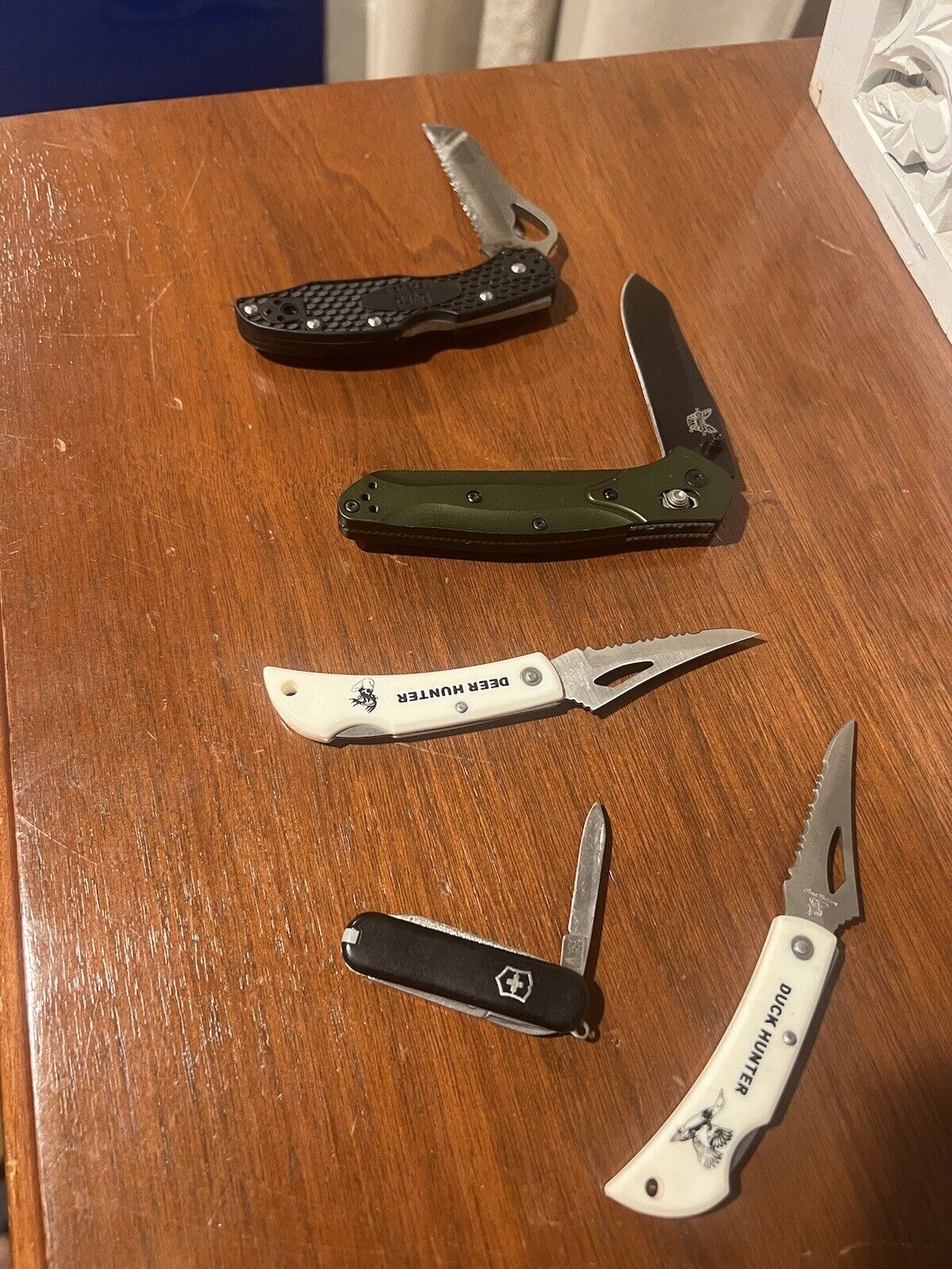 lot of pocket knifes